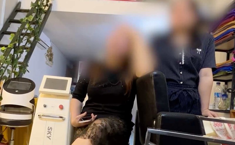 Many unusual signs in the certification process at a weight loss facility using acupressure. Photo: PV