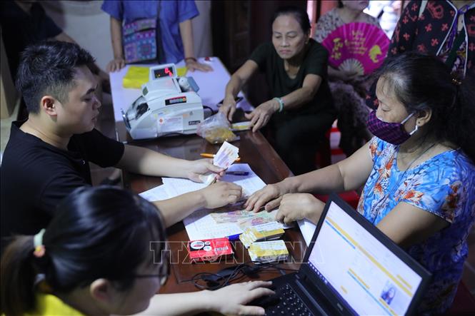 Người từ đủ 70 tuổi đến dưới 75 tuổi không có lương hưu, hoặc thuộc hộ nghèo, hộ cận nghèo và đáp ứng đủ điều kiện thì được hưởng trợ cấp hưu trí xã hội.