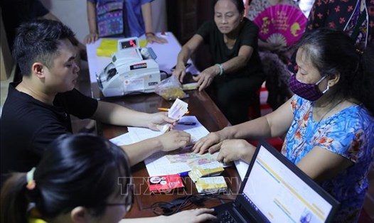 Người từ đủ 70 tuổi đến dưới 75 tuổi không có lương hưu, hoặc thuộc hộ nghèo, hộ cận nghèo và đáp ứng đủ điều kiện thì được hưởng trợ cấp hưu trí xã hội.