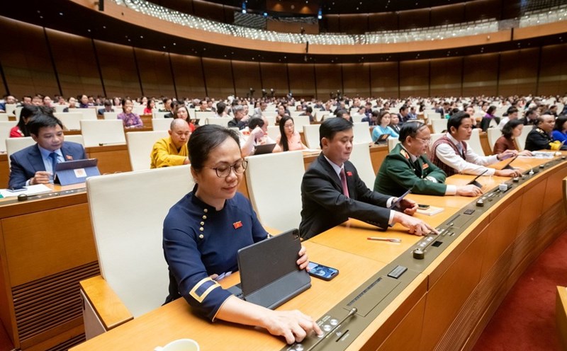 According to the National Assembly's resolution, it allows expanding the scope of using accumulated resources for salary reform. Photo: Quochoi.vn