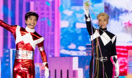 HIEUTHUHAI và Anh Tú Atus ở concert Anh trai say hi Hà Nội. Ảnh: Nhà sản xuất