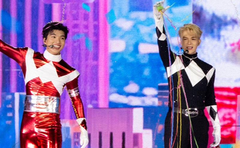 HIEUTHUHAI and Anh Tu Atus at the concert Anh trai say hi Ha Noi. Photo: Producer