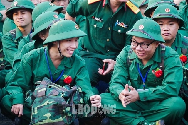 Regulations on health care for active officers and their relatives will be added from December 1, 2024. Illustration photo: Phan Anh
