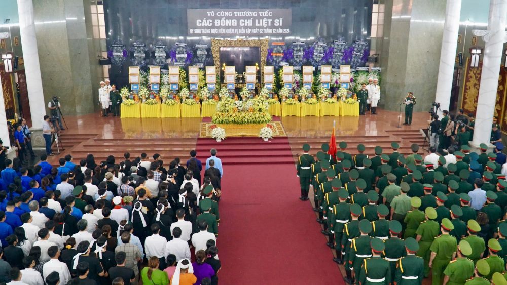 Le truy dieu 12 liet si hy sinh tai Nha tang le Quoc gia phia Nam, quan Go Vap, TPHCM dien ra trong khong khi trang nghiem. Ảnh: Anh Tu