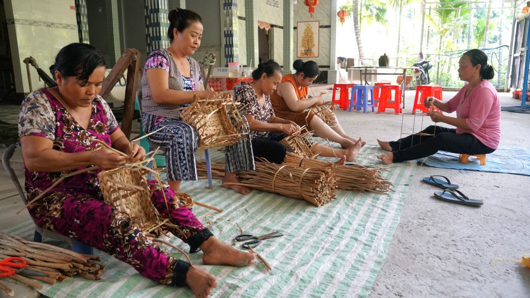 Dao tao nghe giup lao dong o nong thon Soc Trang co viec lam, thu nhap on dinh. Anh: Phuong Anh