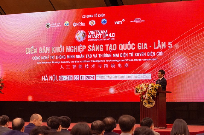 Dr. Dinh Viet Hoa emphasized the role of creative startups in the era of advanced science. Photo: Vu Long