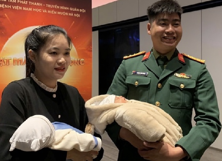 Tears of happiness in the journey to find children of infertile military families. Photo: Provided by the Organizing Committee