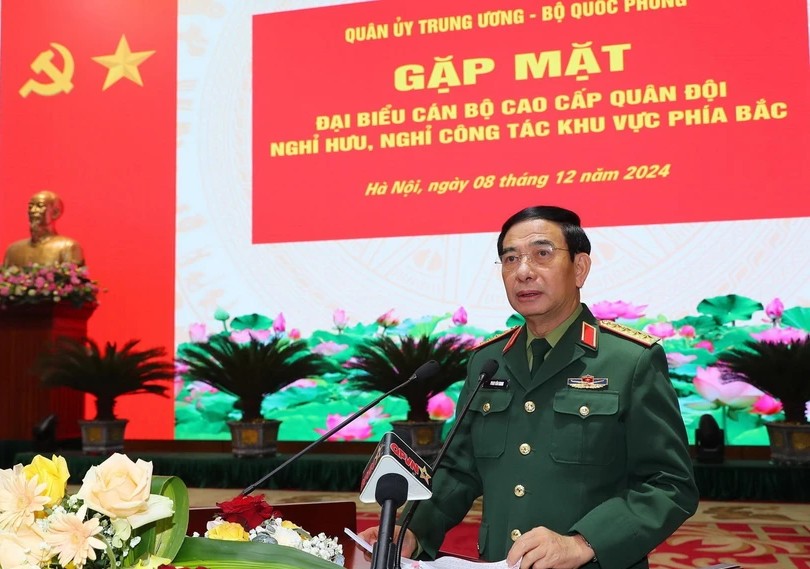 General Phan Van Giang - Politburo member, Minister of National Defense - speaks at the meeting with retired and retired senior military officials. Photo: Trong Duc.