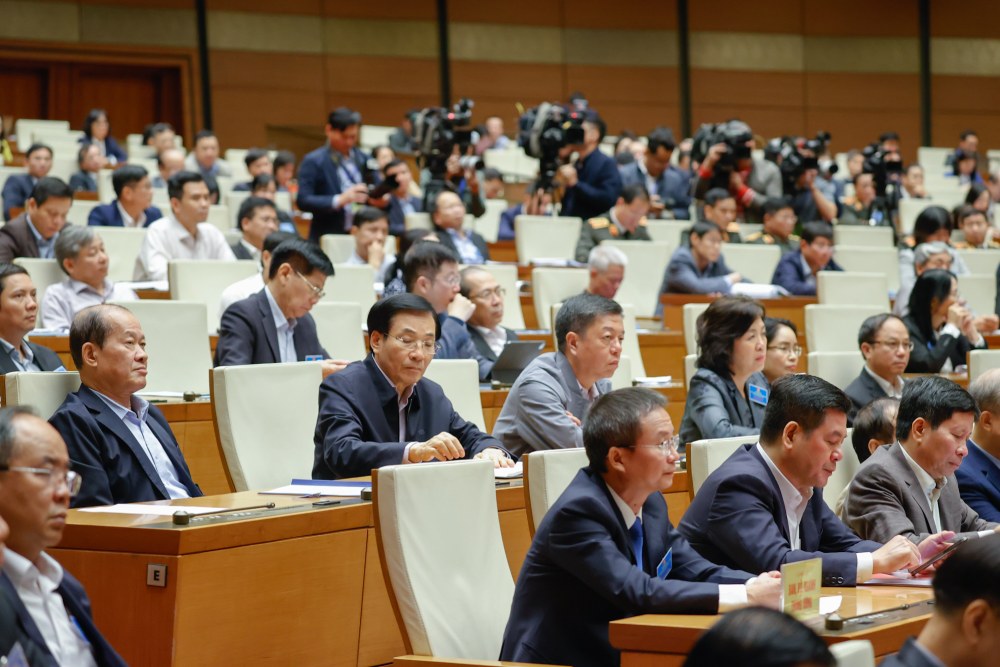 The content related to the arrangement and merger of agencies has received much attention. In the photo: Delegates listen to the dissemination of Resolution 18-NQ/TW at the recent National Conference. Photo: T.Vuong