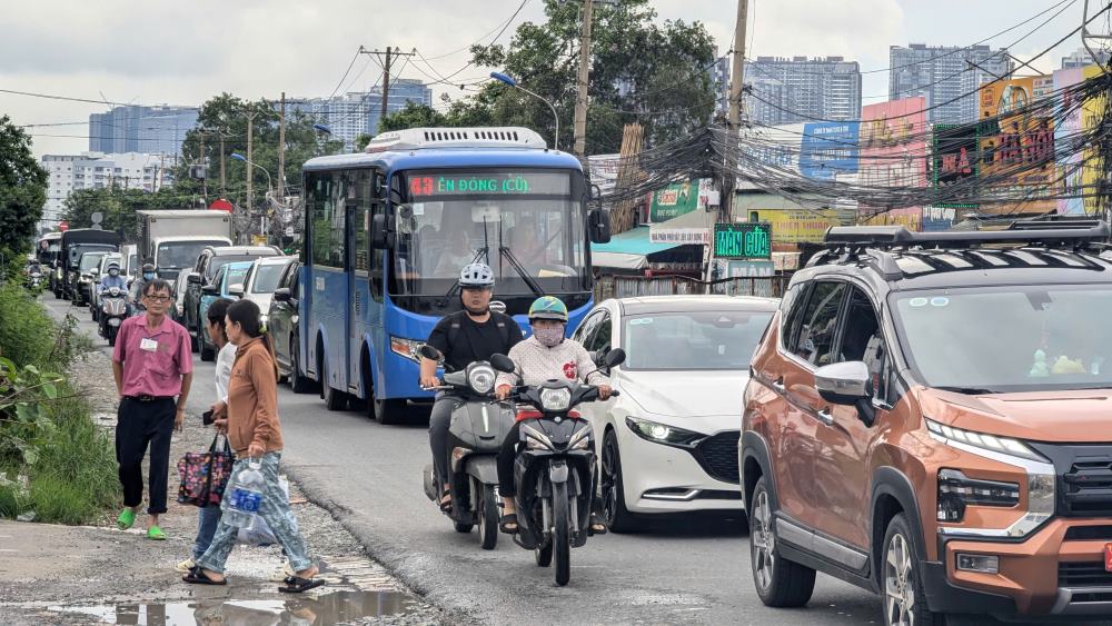 Doan dau duong Luong Dinh Cua giao nut giao An Phu van con vuong mat bang. Anh: Anh Tu