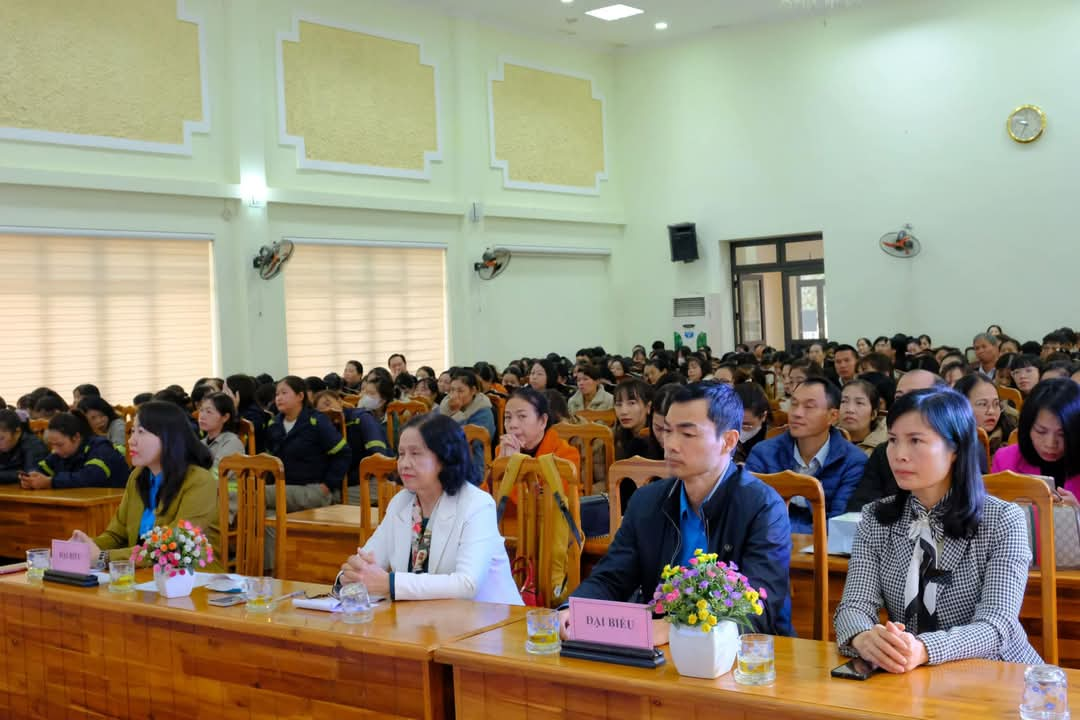 Cac dai bieu tham du chuong trinh. Anh: LDLD Tuyen Quang