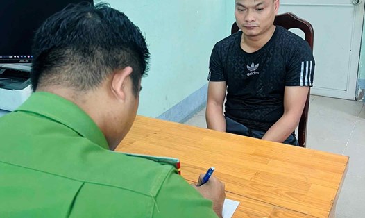 Người đập phá xe ôtô sau va chạm giao thông ở Bình Dương bị tạm giữ. Ảnh: Đình Trọng
