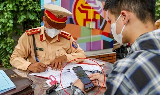 Cảnh sát giao thông đang làm nhiệm vụ. Ảnh: Thế Kỷ