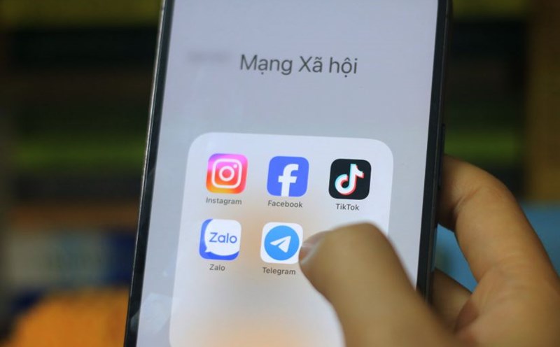 According to Decree 147, from December 25, social media accounts must verify their phone numbers. Photo: Khanh An