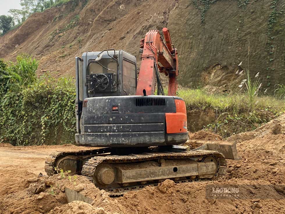 Máy móc trên công trường dự án. Ảnh: Trần Bùi