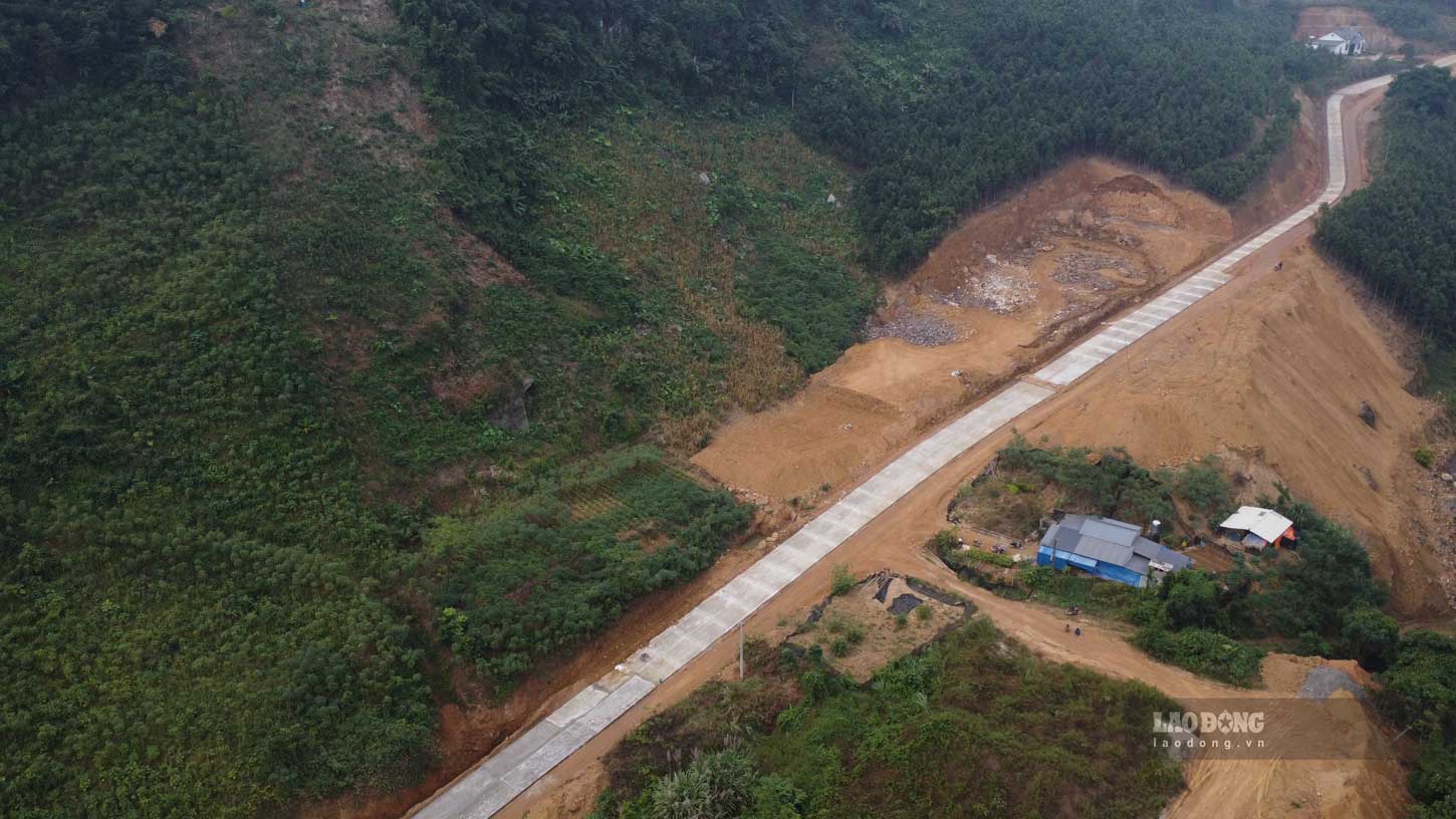 Image of the Inter-regional transport infrastructure investment project to support socio-economic development in poor districts of Yen Bai province. Photo: Tran Bui