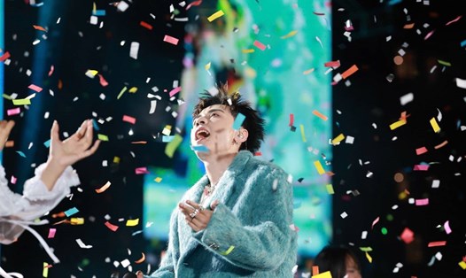 Anh trai Quang Hùng MasterD tại đêm nhạc hội. Ảnh: Ban tổ chức