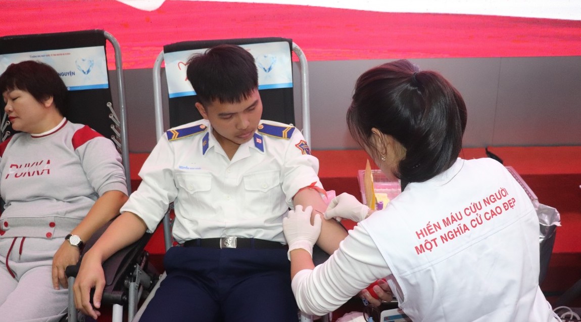 Ha Dong District Labor Federation coordinated to organize the voluntary blood donation program in 2024. Photo: Trade Union