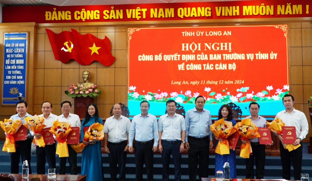 Long An mobilizes and appoints many key officials. Photo: Hoang Man