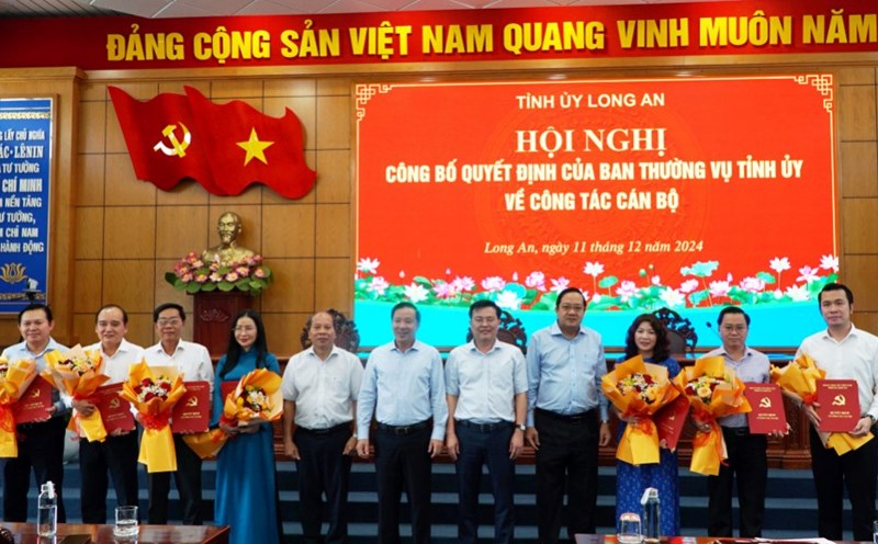 Long An mobilizes and appoints many key officials. Photo: Hoang Man