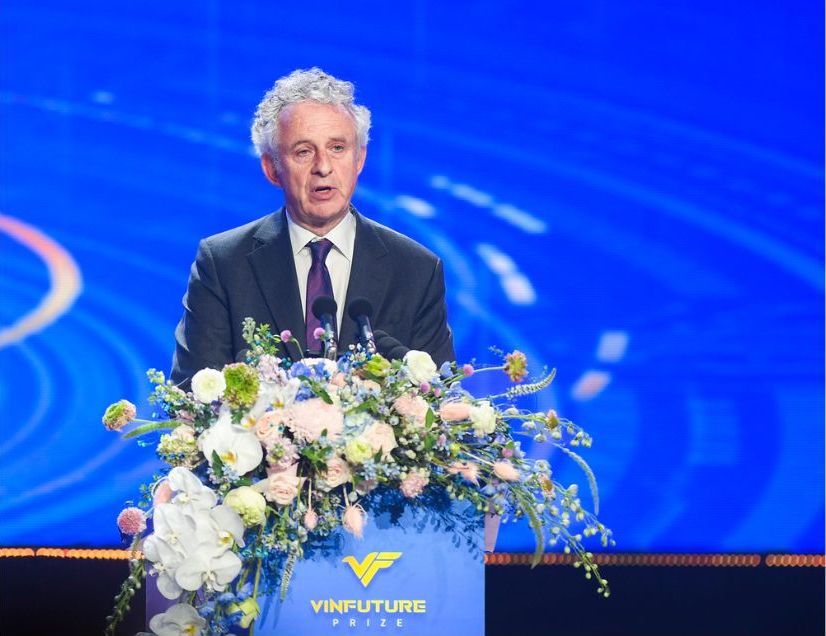 Professor Richard Henry Friend emphasized that the VinFuture Prize increasingly affirms its mission and vision: to honor projects that help improve the lives of billions of people. Photo: VinFuture.