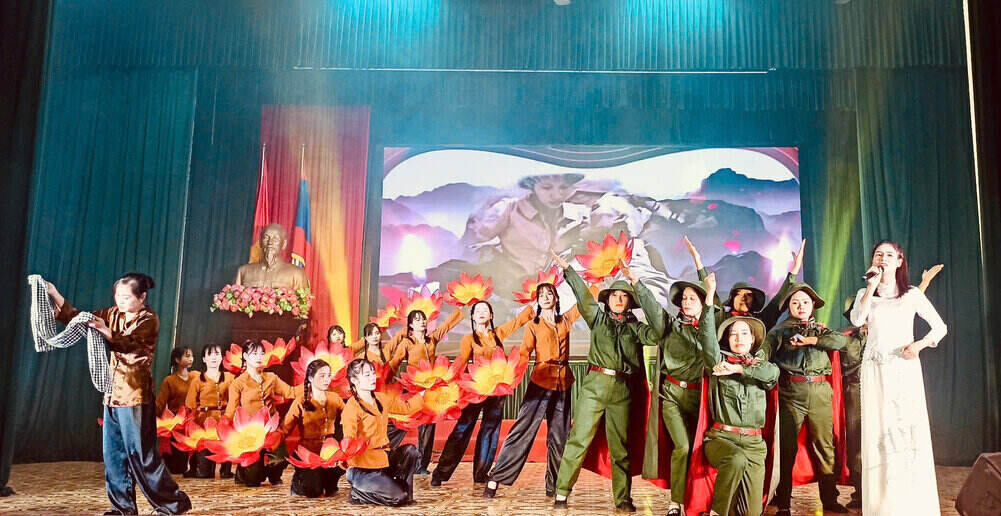 A performance in the Art Festival Program with the theme “Song of the Soldier”. Photo: CDCS