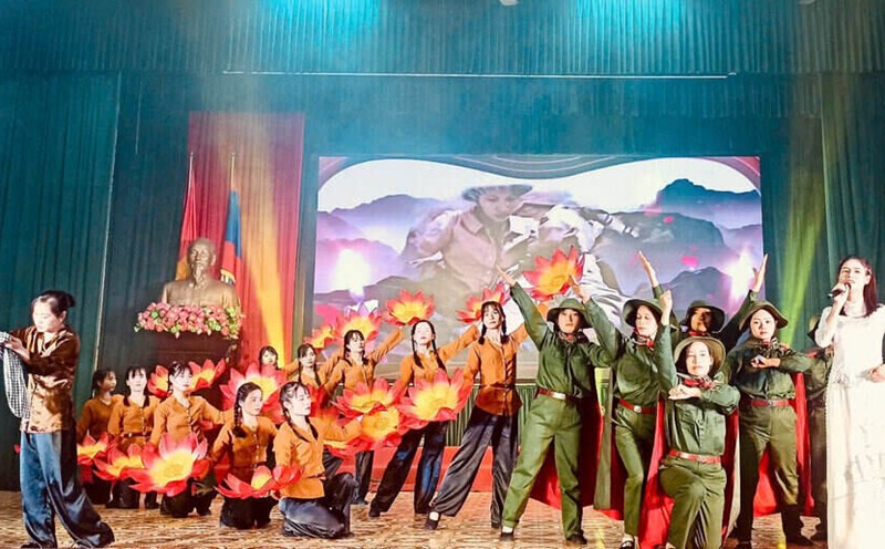 A performance in the Art Festival Program with the theme “Song of the Soldier”. Photo: CDCS