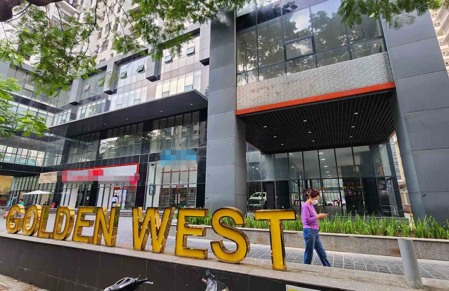 Residents at Golden West apartment building have yet to receive their pink books. Photo: Cao Nguyen.