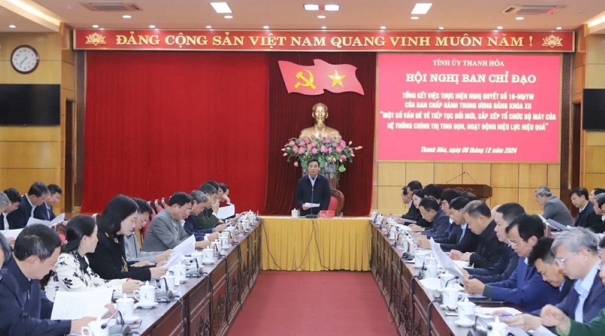 Mr. Nguyen Doan Anh - Secretary of Thanh Hoa Provincial Party Committee chaired the Conference on merging and rearranging a number of departments, branches and units. Photo: Minh Hieu