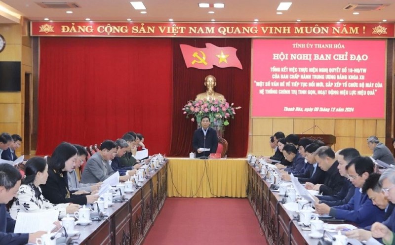 Mr. Nguyen Doan Anh - Secretary of Thanh Hoa Provincial Party Committee chaired the Conference on merging and rearranging a number of departments, branches and units. Photo: Minh Hieu