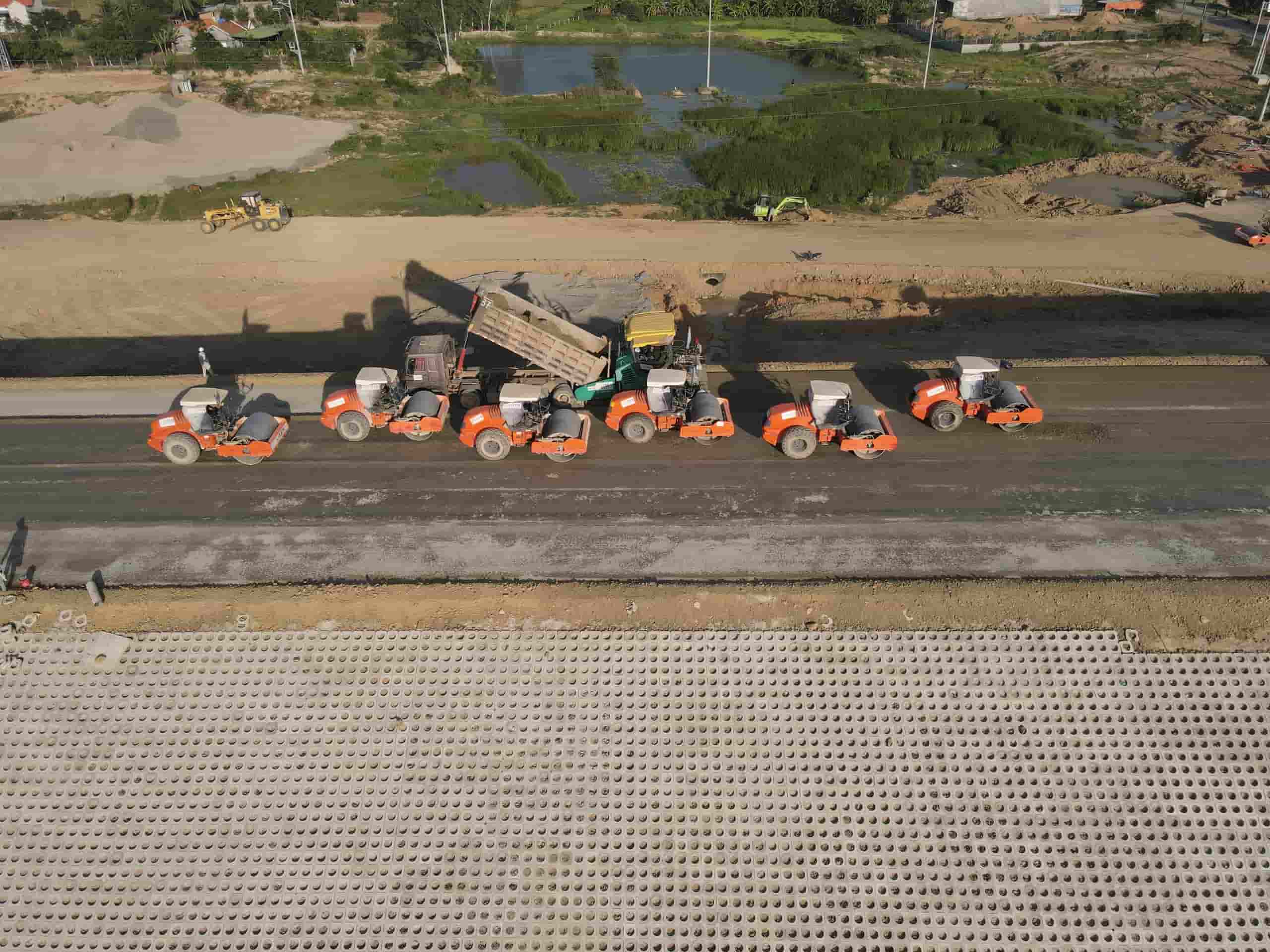 Disbursement of public investment capital in Khanh Hoa is still slow, the cause is land clearance problems. Photo: Huu Long