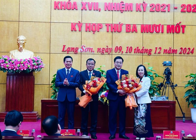 Lang Son has dismissed and elected additional members of the Provincial People's Committee. Photo: Nguyen Duy Chien