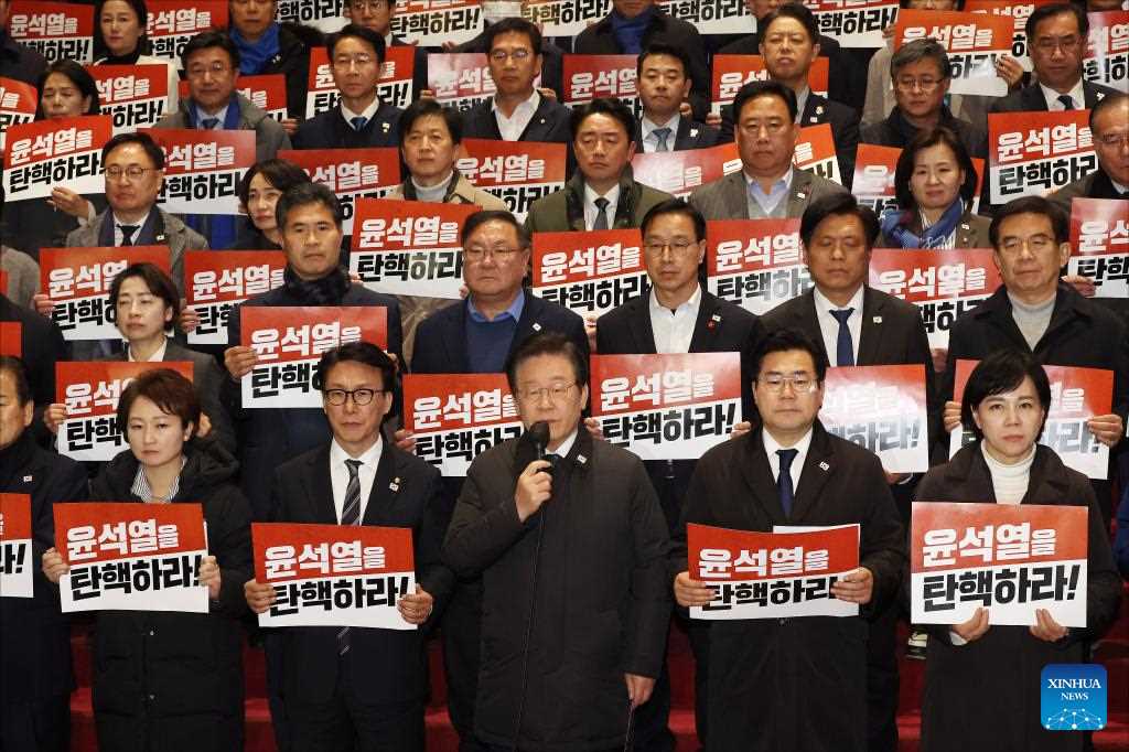 South Korean stocks plunge, won hits near 15-year low amid political turmoil. Pictured is Democratic Party leader Lee Jae-myung (front, center) speaking on December 7, 2024. Photo: Xinhua