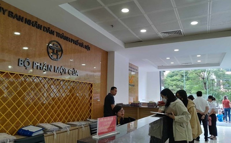 People need to pay attention to new regulations on changing driving licenses in 2025. Photo: Xuyen Dong