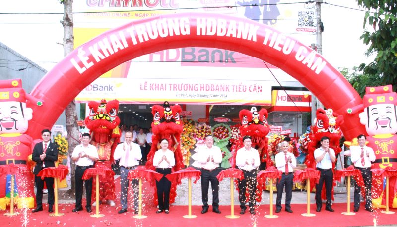 HDBank officially opened and put into operation 2 new transaction points in Tra Vinh. Photo: HDBank