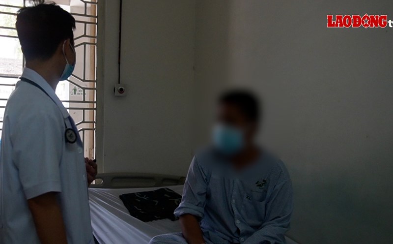 Young people hospitalized due to e-cigarettes on the rise. Photo: NGOC ANH