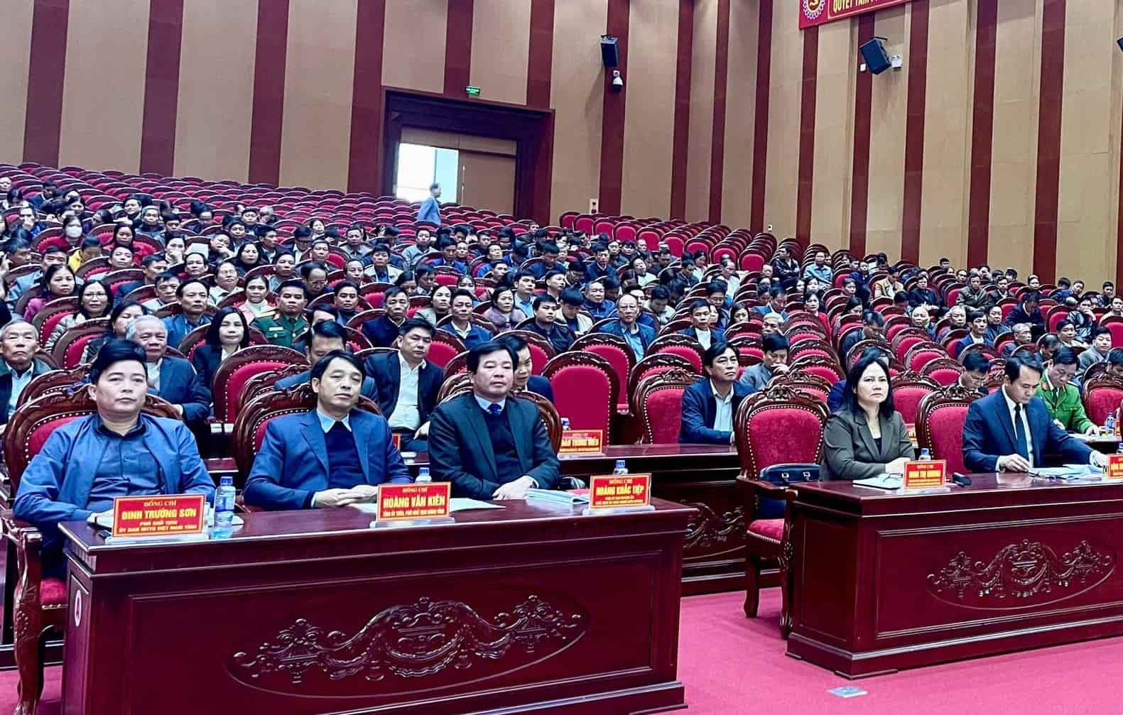 Delegates attend a meeting with voters after the 8th session of the 15th National Assembly in Nho Quan district, Ninh Binh. Photo: Nguyen Truong