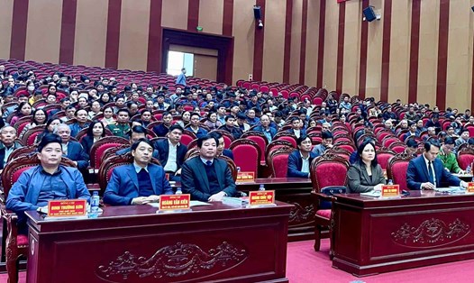 Các đại biểu dự buổi tiếp xúc cử tri sau kỳ họp thứ 8, Quốc hội khóa XV tại huyện Nho Quan, Ninh Bình. Ảnh: Nguyễn Trường