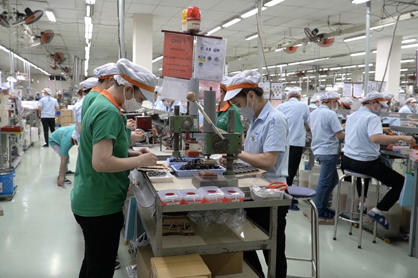 Workers have the right to work in a clean environment. Photo: Ha Anh Chien