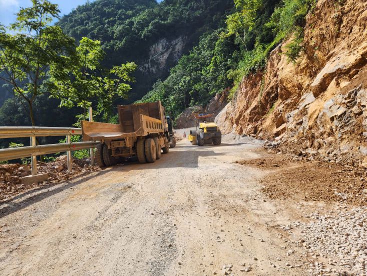 Construction is still ongoing in many projects despite the project being overdue many times. Photo: Tan Van