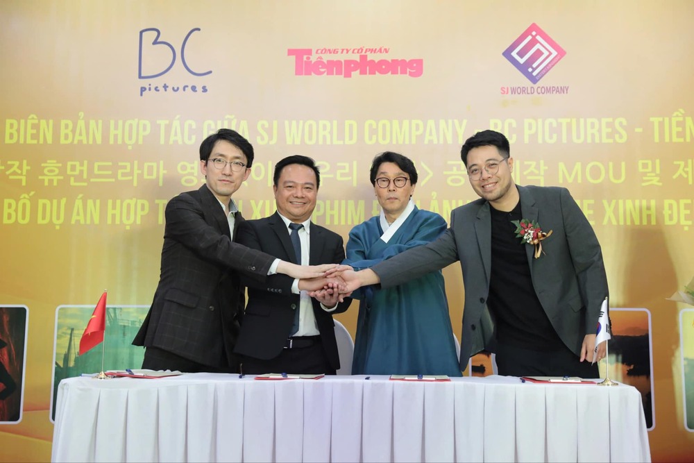 Signing ceremony of Memorandum of Understanding on cooperation and announcement of the film project “My beautiful mom”. Photo: Organizing Committee