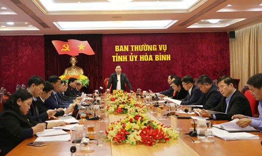 Tỉnh Hòa Bình họp bàn phương án sắp xếp, tinh gọn bộ máy. Ảnh: Lê Huệ