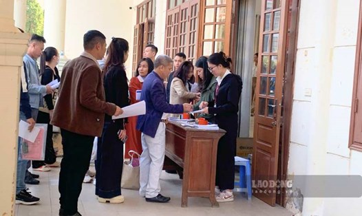 Phiên đấu giá đất tại huyện Thanh Oai ngày 30.10 không thành công do khách hàng đồng loạt bỏ cuộc. Ảnh: Như Hạ