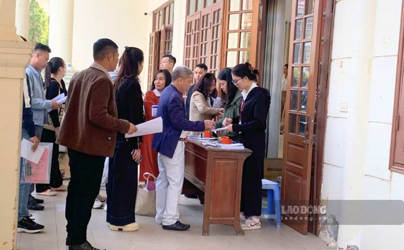 The land auction in Thanh Oai district on October 30 was unsuccessful due to customers dropping out en masse. Photo: Nhu Ha