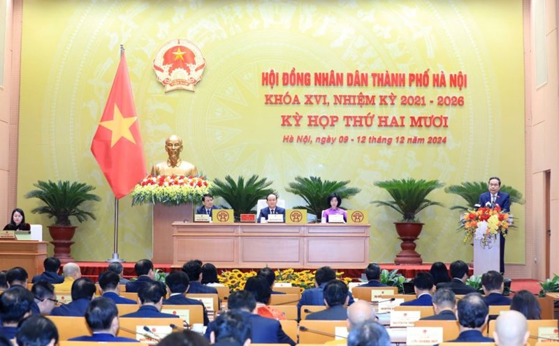 Politburo member and National Assembly Chairman Tran Thanh Man delivered a speech at the session. Photo: Hanoi People's Council