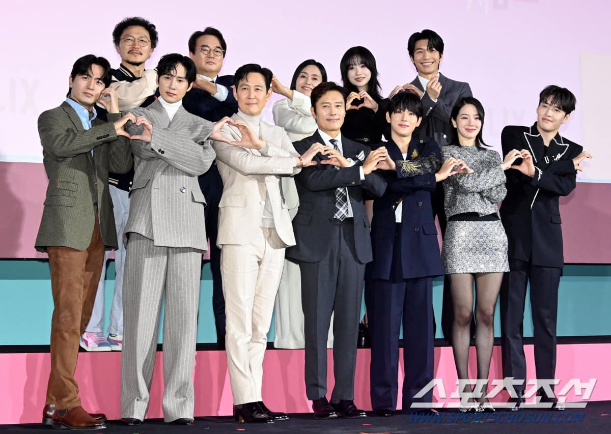 Director and cast of "Squid Game 2" attend the press conference. Photo: Naver