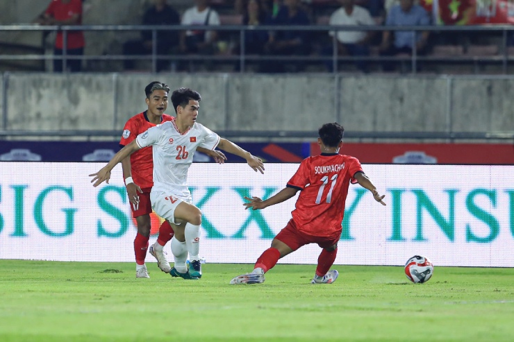 Khuat Van Khang thi dau chua tot trong tran mo man cua tuyen Viet Nam tai ASEAN Cup 2024. Anh: Minh Dan