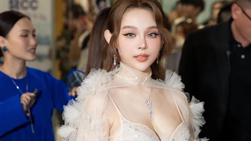 Huyền Baby xinh đẹp với phong cách nữ tính. Ảnh: Facebook nhân vật.