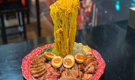 Món mì bay kiểu Trung Quốc độc lạ được anh Đỗ Minh Dương nghiên cứu và tái hiện. Ảnh: Nhật Minh