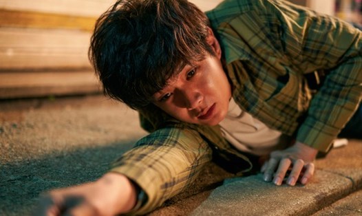 Tạo hình u tối của Choi Woo Sik trong phim. Ảnh: Nhà sản xuất
